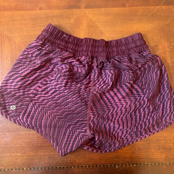 Lululemon Tracker Short III *4-way Stretch - Picture 3 of 5
